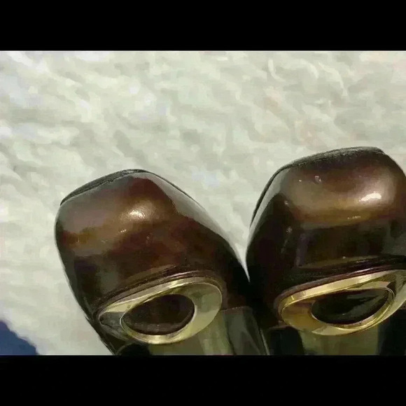 Stuart Weitzman Brown Patent Pumps with Gold Accent - Picture 4 of 9